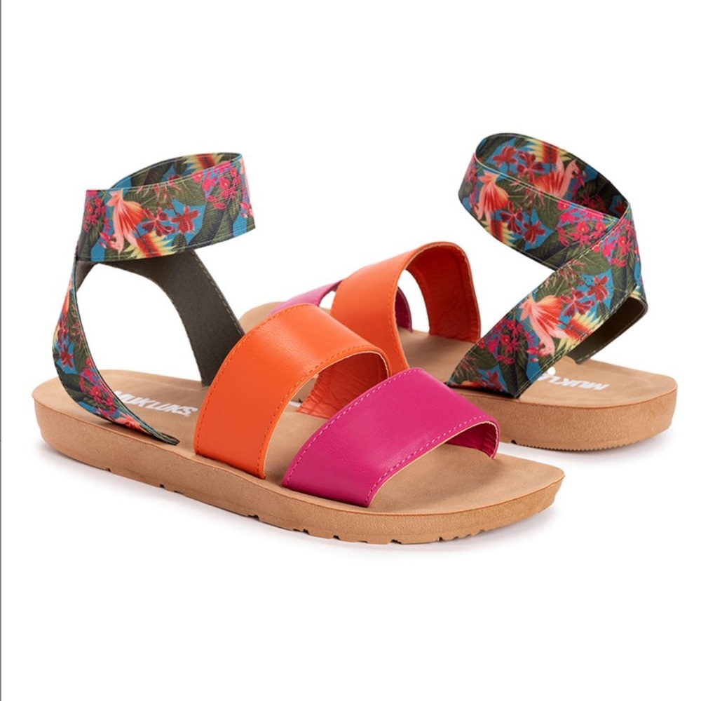 Muk luks woman’s strappy floral sandal as 9 NWT